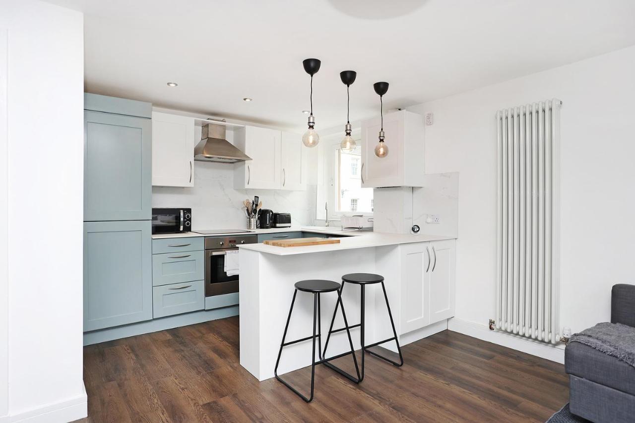 Joivy Contemporary Royal Mile Apartment With Balcony Edinburgh Luaran gambar