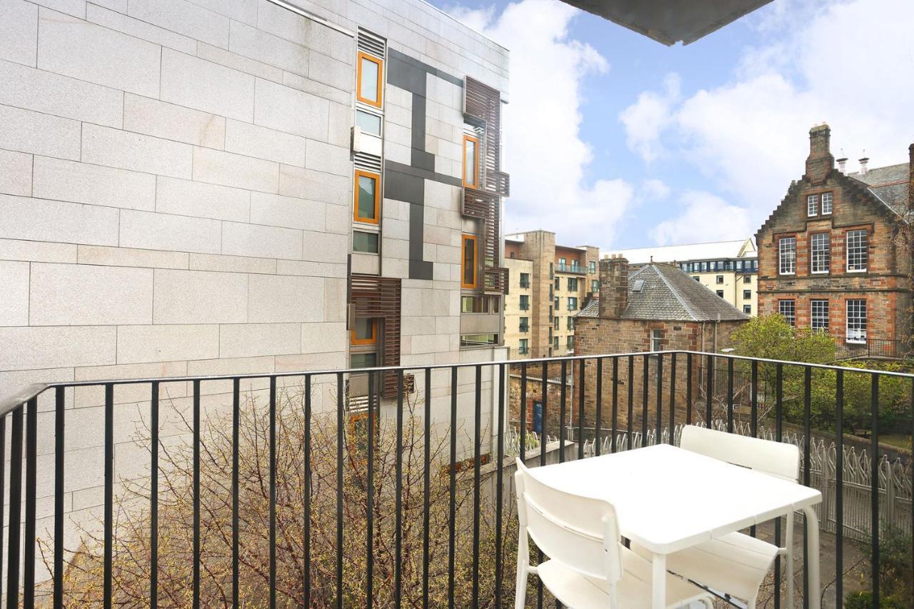 Joivy Contemporary Royal Mile Apartment With Balcony Edinburgh Luaran gambar