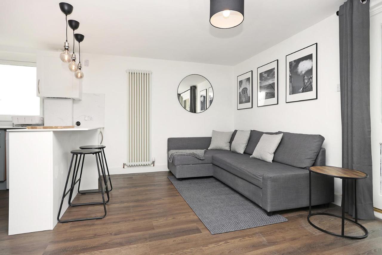 Joivy Contemporary Royal Mile Apartment With Balcony Edinburgh Luaran gambar