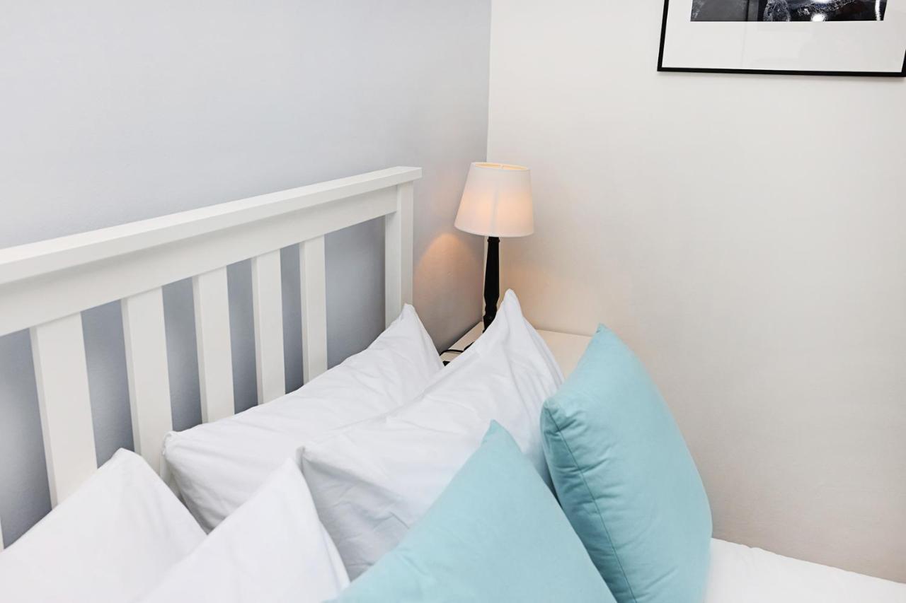 Joivy Contemporary Royal Mile Apartment With Balcony Edinburgh Luaran gambar