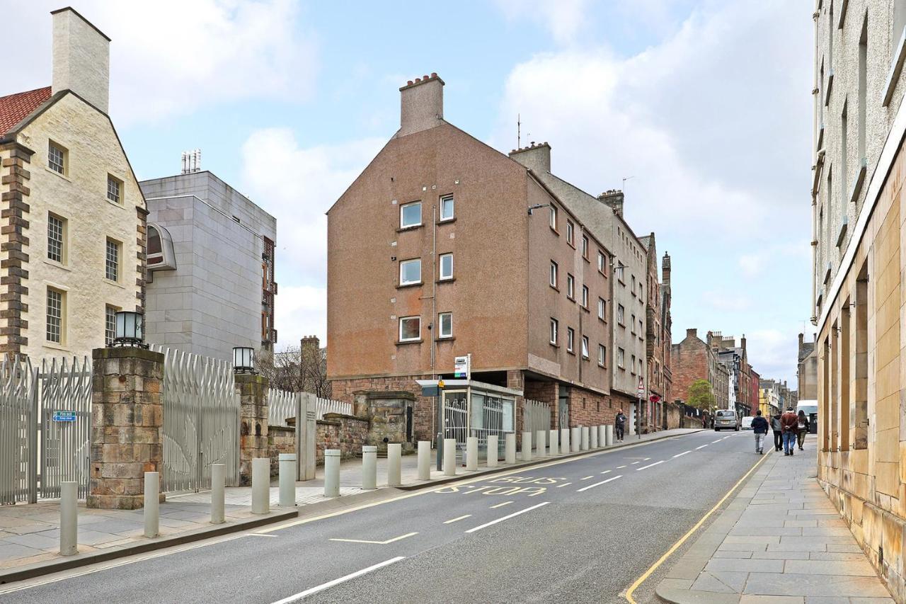 Joivy Contemporary Royal Mile Apartment With Balcony Edinburgh Luaran gambar