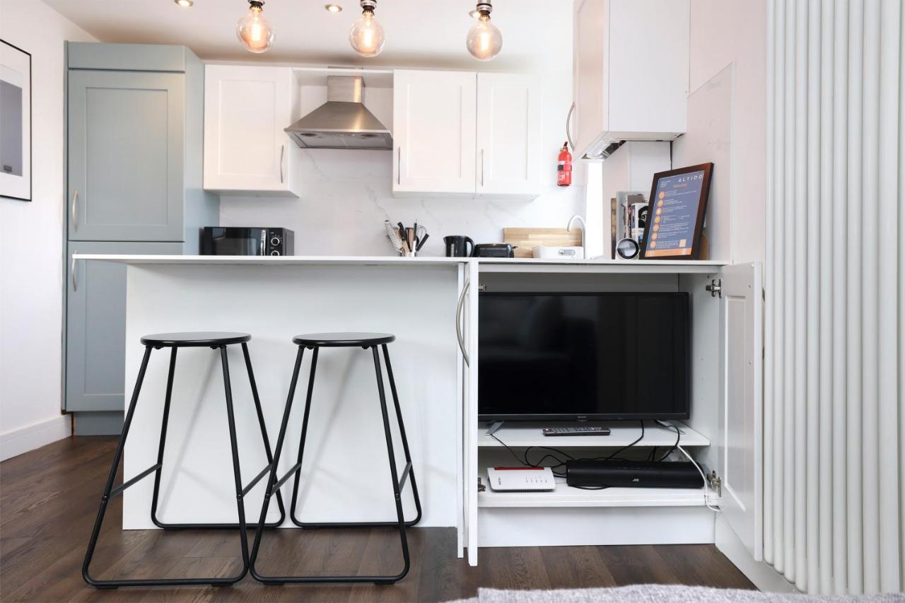 Joivy Contemporary Royal Mile Apartment With Balcony Edinburgh Luaran gambar